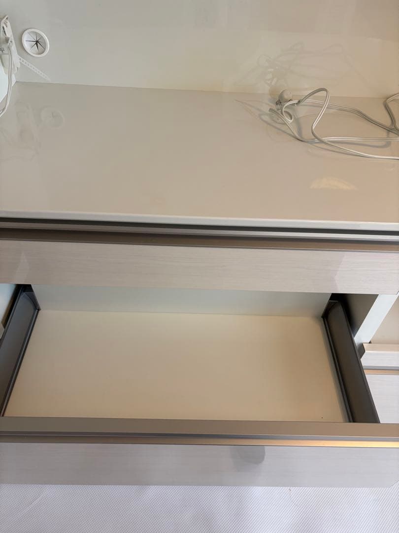 綾野製作所　キッチンボード　食器棚　 ナターシャです