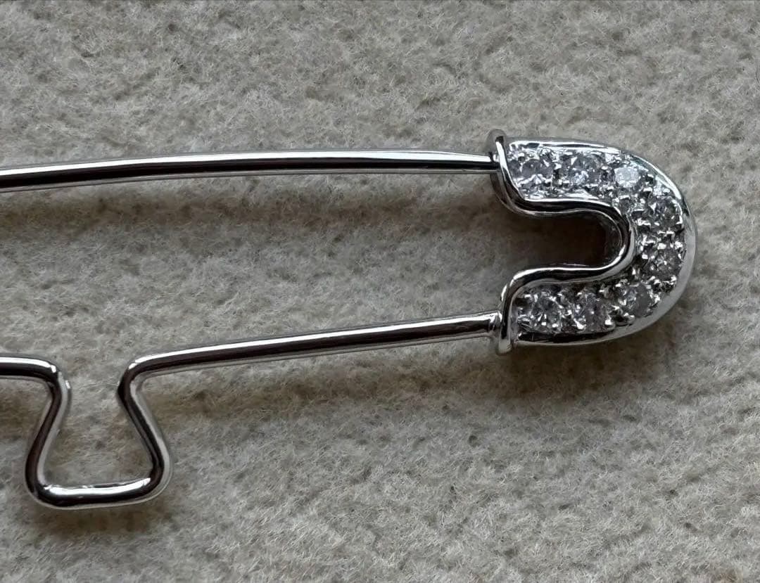 K18 ダイヤ入り　安全ピン　ブローチ　メガネホルダー　三越