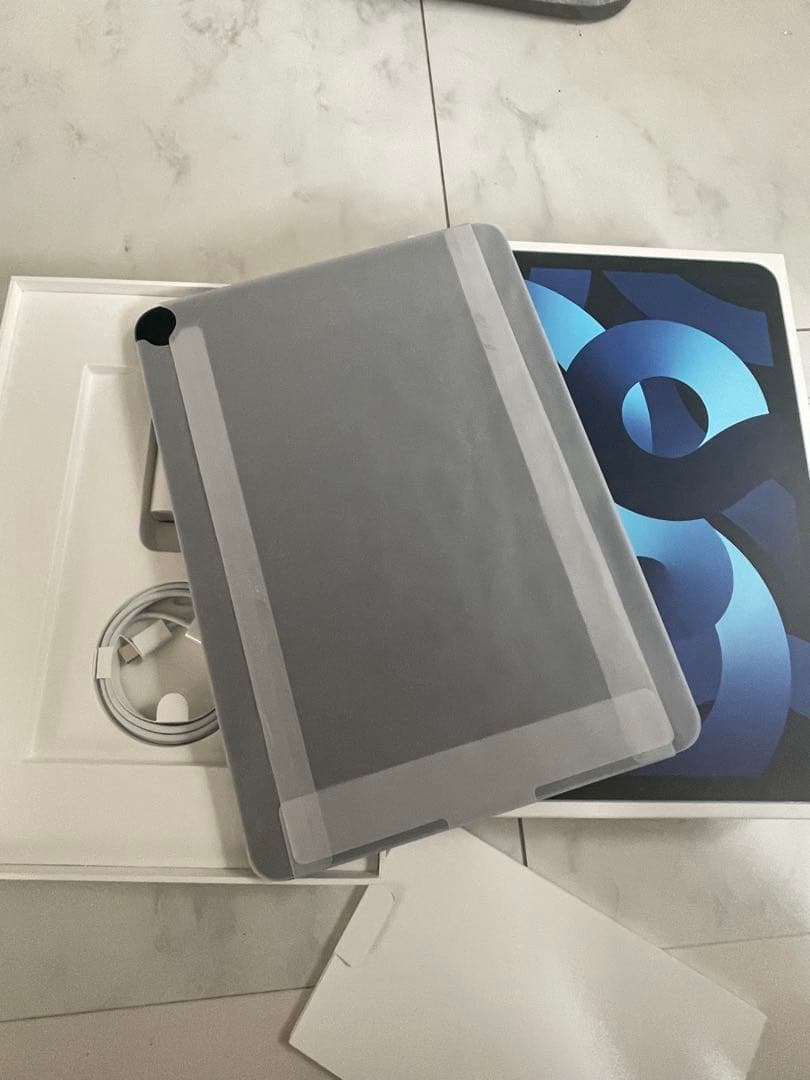 【美品】Apple iPad Air第5世代 64GB ブルー