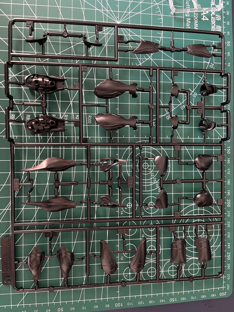 仮面ライダークウガ　アルティメットフォームプラモデル可動フィギュア発光LED付属