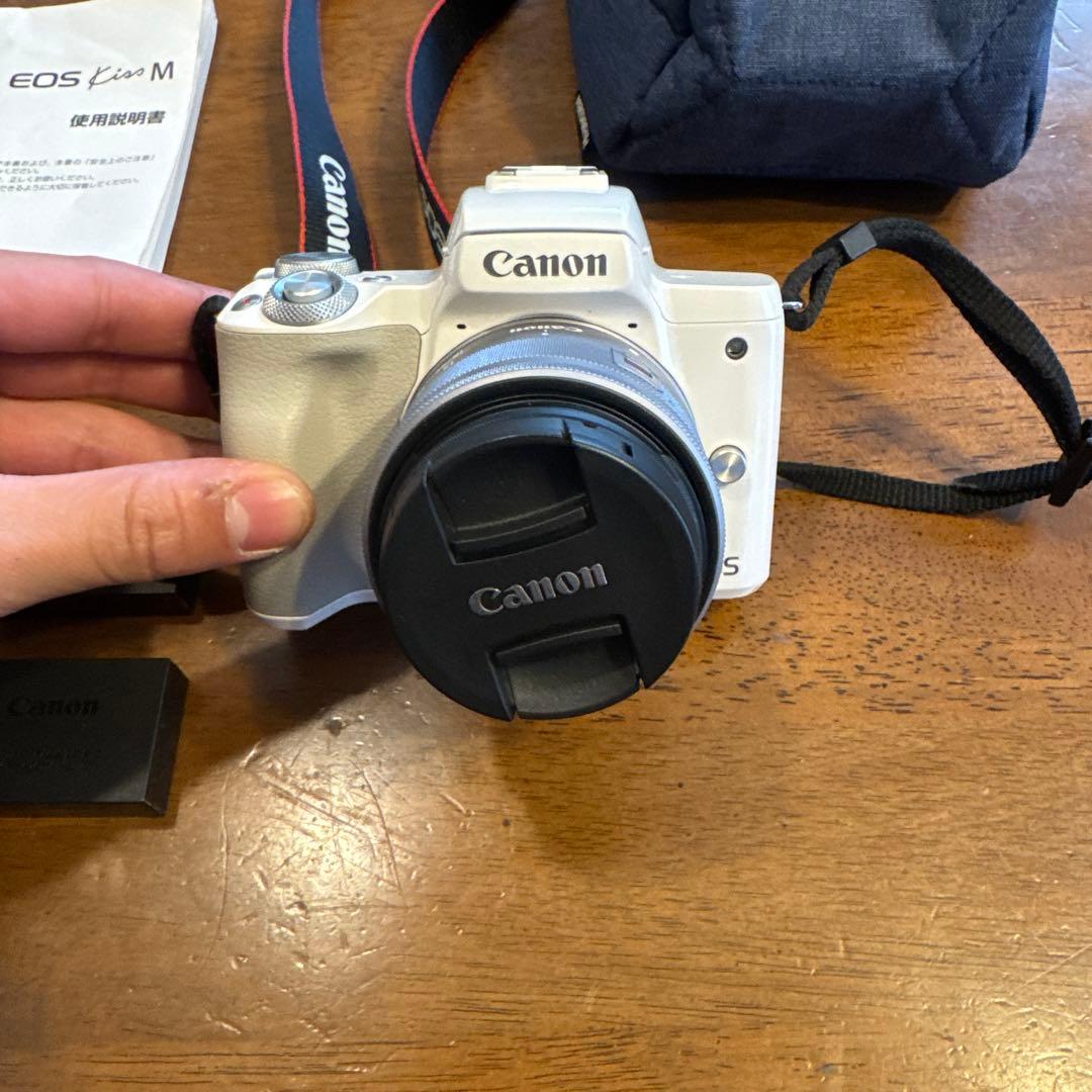 Canon EOS Kiss M ホワイト 本体と付属品