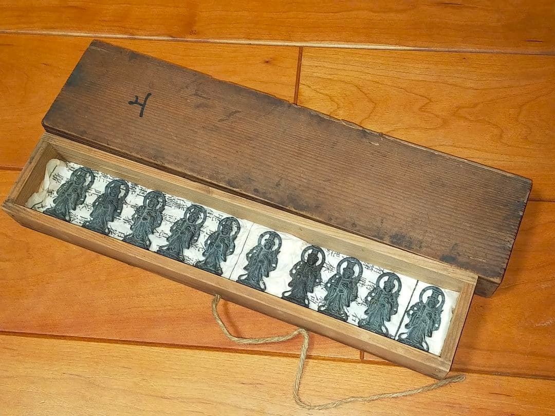 ♥とても古い　銅製　仏像　虚空蔵菩薩　十体　木箱付き　観音像　観音様　骨董