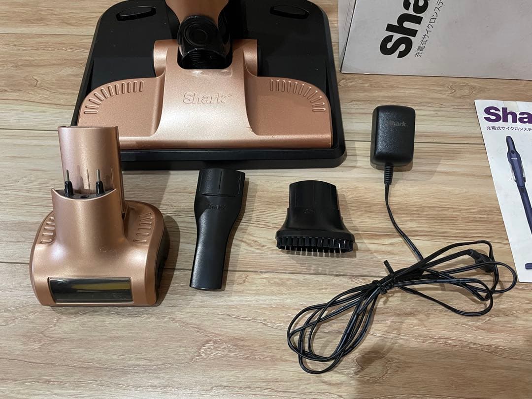 Shark スティッククリーナー ゴールド
