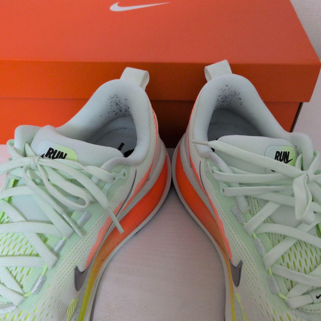 Nike　Zoom Vomero 18 (ボメロ18)HM6803-300