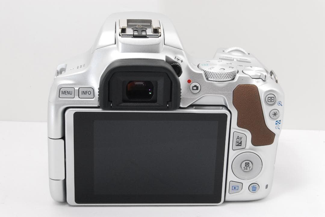 希少シルバーカラー！ Canon EOS kiss x10 新型機種で高性能♪