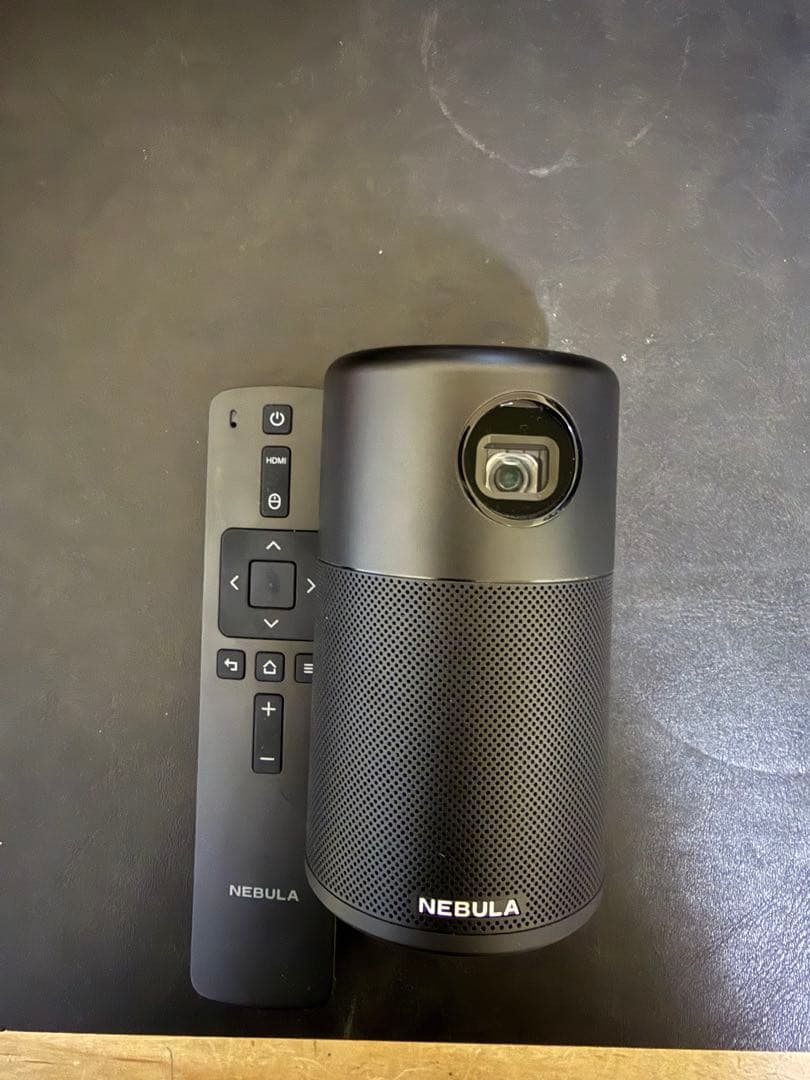 プロジェクター　NEBULA