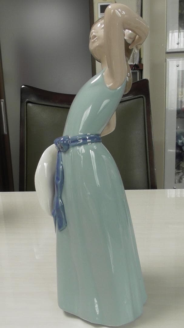 LLADRO　リヤドロ【若草色の少女（なびかせて）】２　リアドロ　　Ｌ552