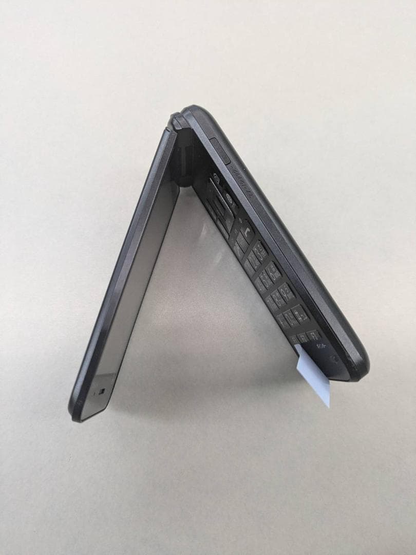 KDDI　GRATINA KYF42 ブラック　携帯電話