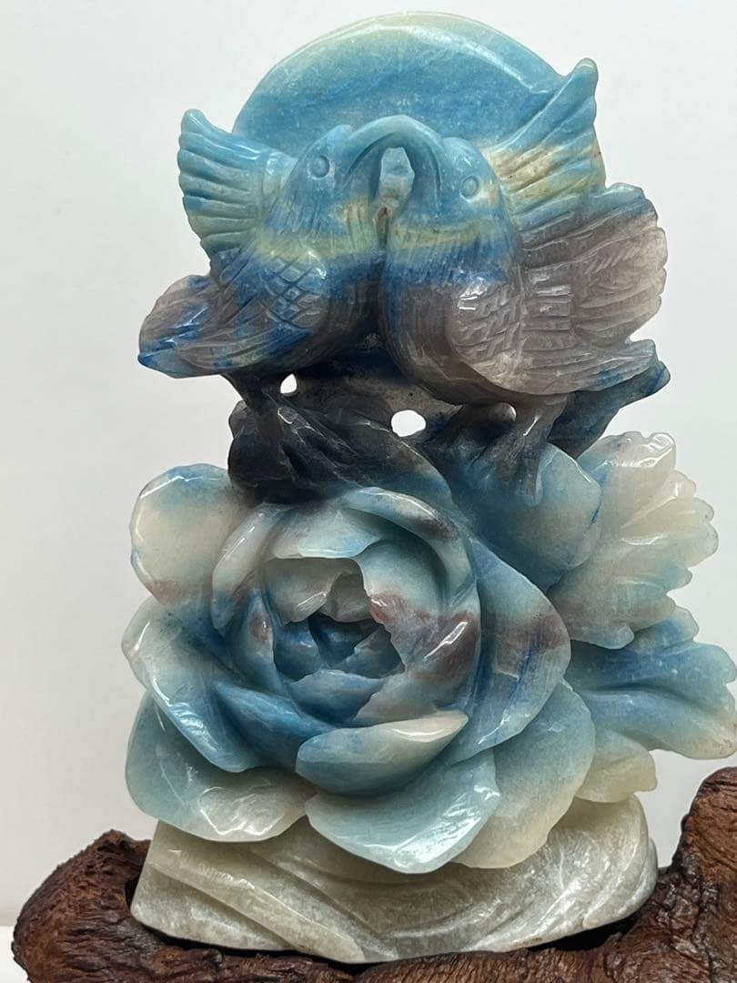 天然石　トロレアイト　カービング　鳥と薔薇　彫刻　台座付きNo.1253