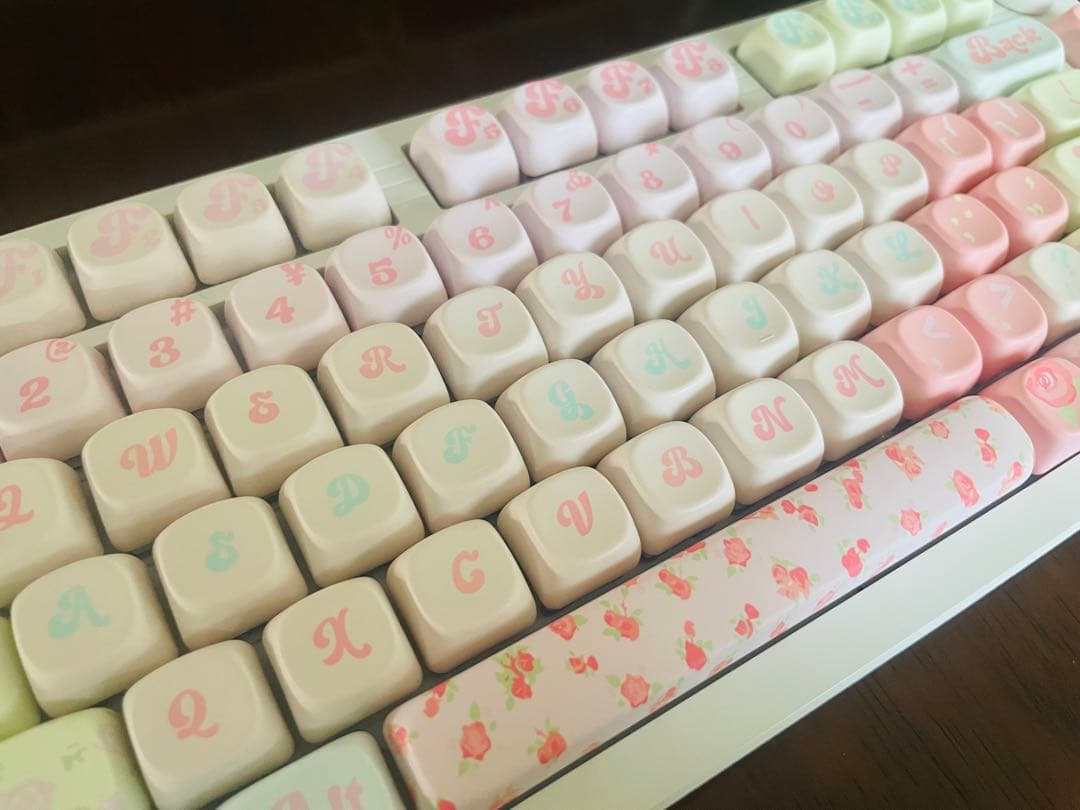 キーボード　かわいい　ピンク　打鍵音