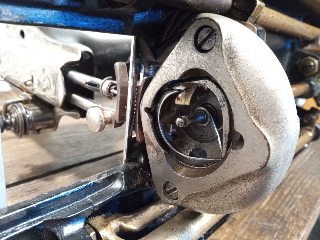 最終超特価　縫うためのアンティークミシン　シンガー　スフインクス　モーター付