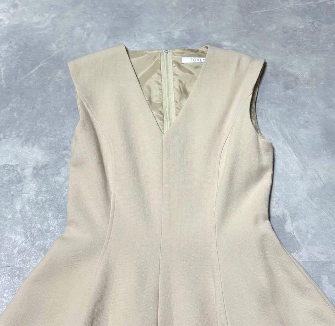 超美品　FOXEY フォクシー　Vバロン　紙タグ付き