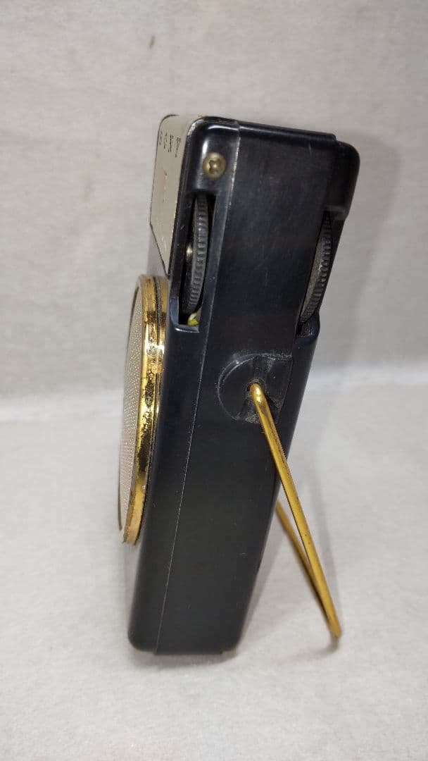 黎明期のトランジスターラジオ SONY TRー610