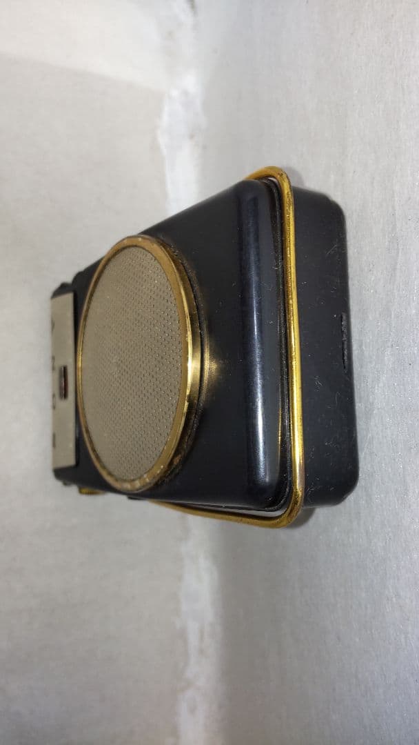 黎明期のトランジスターラジオ SONY TRー610