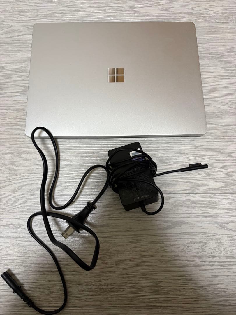 Microsoft Surface Laptop Go シルバー