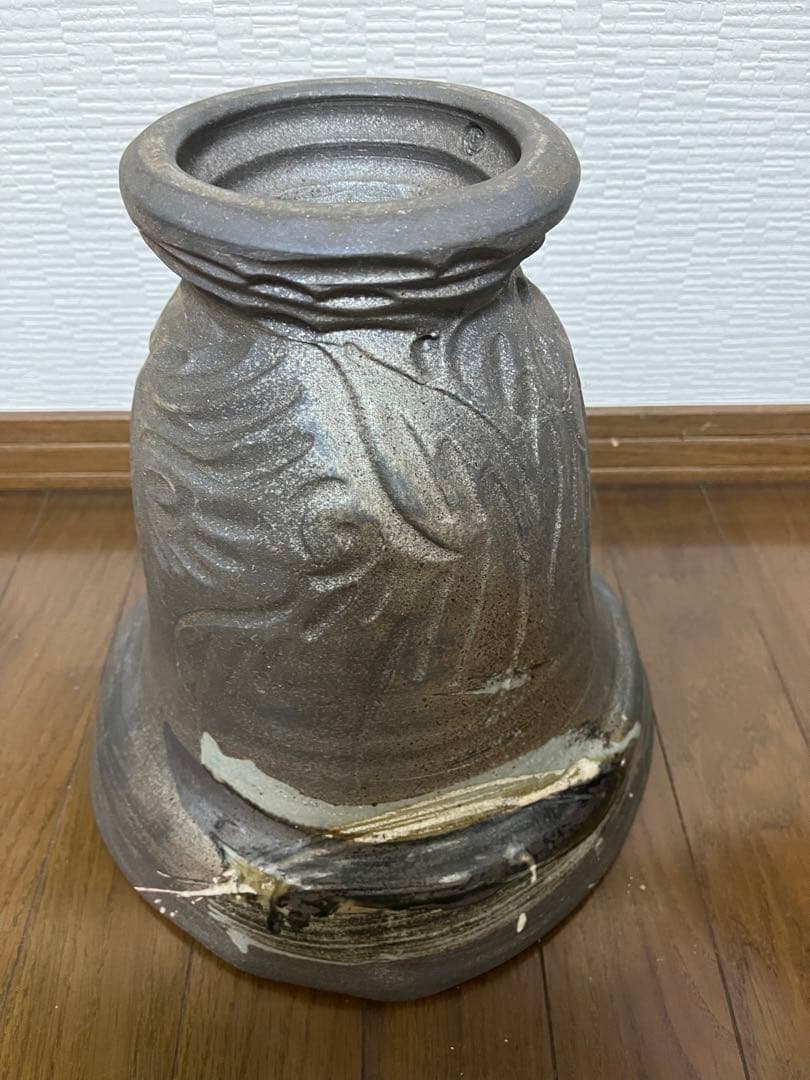 ダークブラウン 陶器 花瓶 彫刻模様