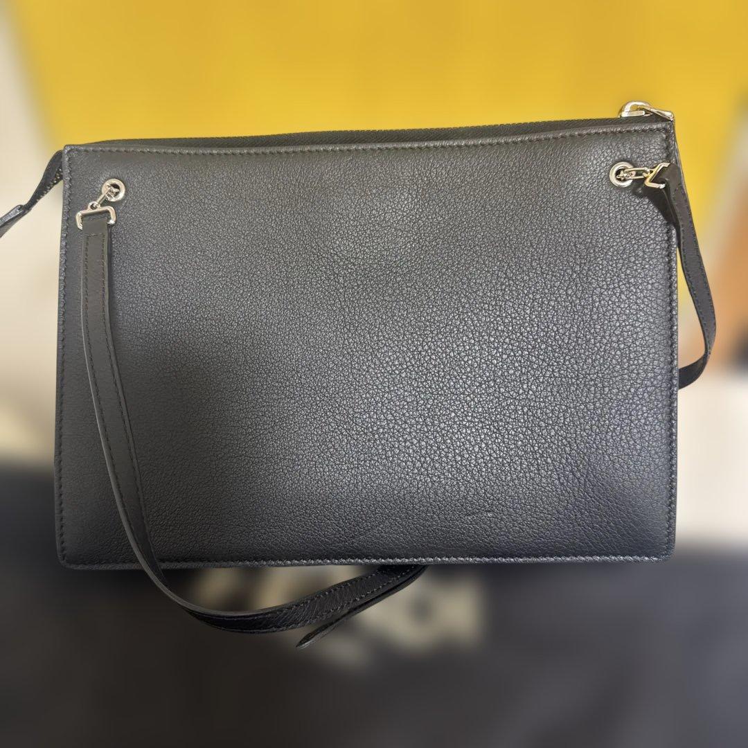 FENDI スタッズ付きレザーショルダーバッグ