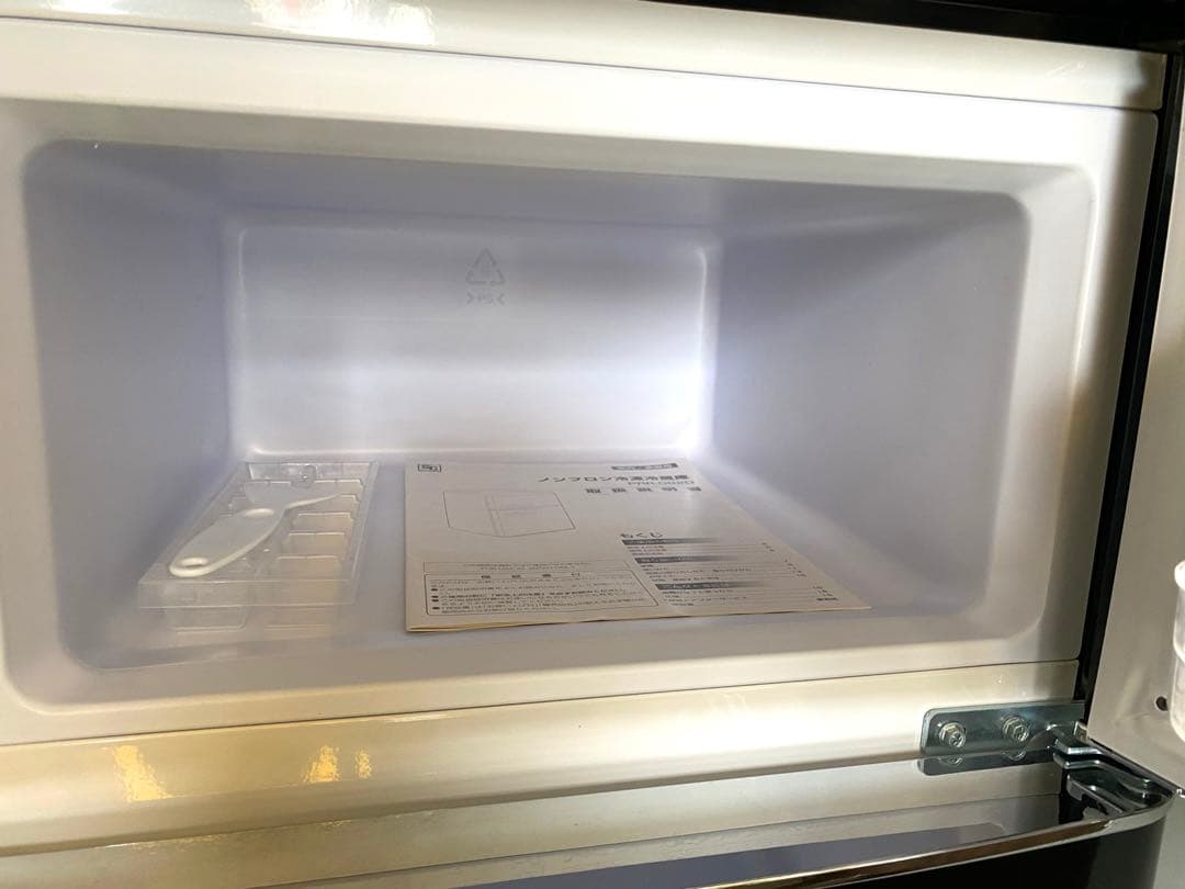 美品 2024年製 レトロな冷蔵冷凍庫 81L