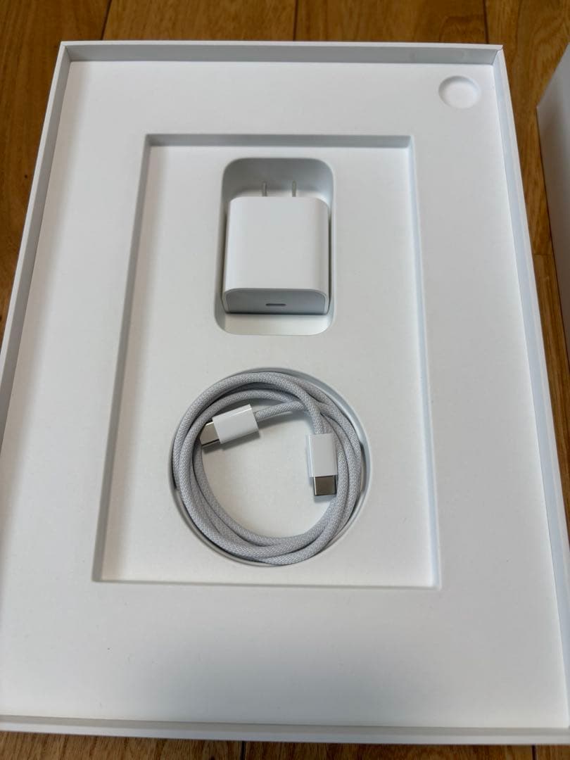 iPad (A16) 128GB シルバー wifi画面フィルム貼付け済み