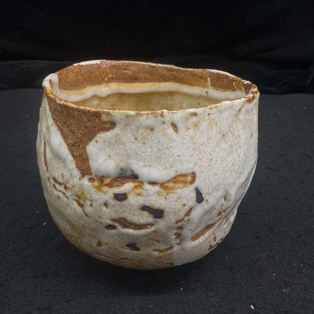 志野焼　時代物　手作り 陶器茶碗 木箱付き 在銘