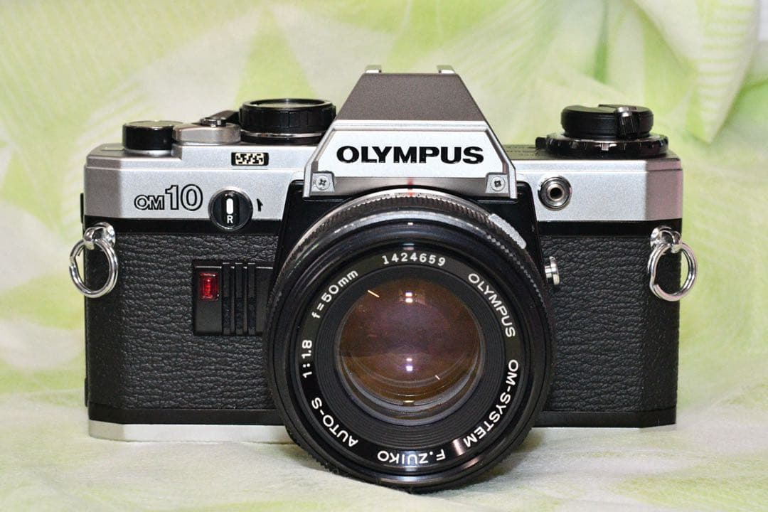 《極美品》OLYMPUS OM10+標準レンズ+付属品多数　a409