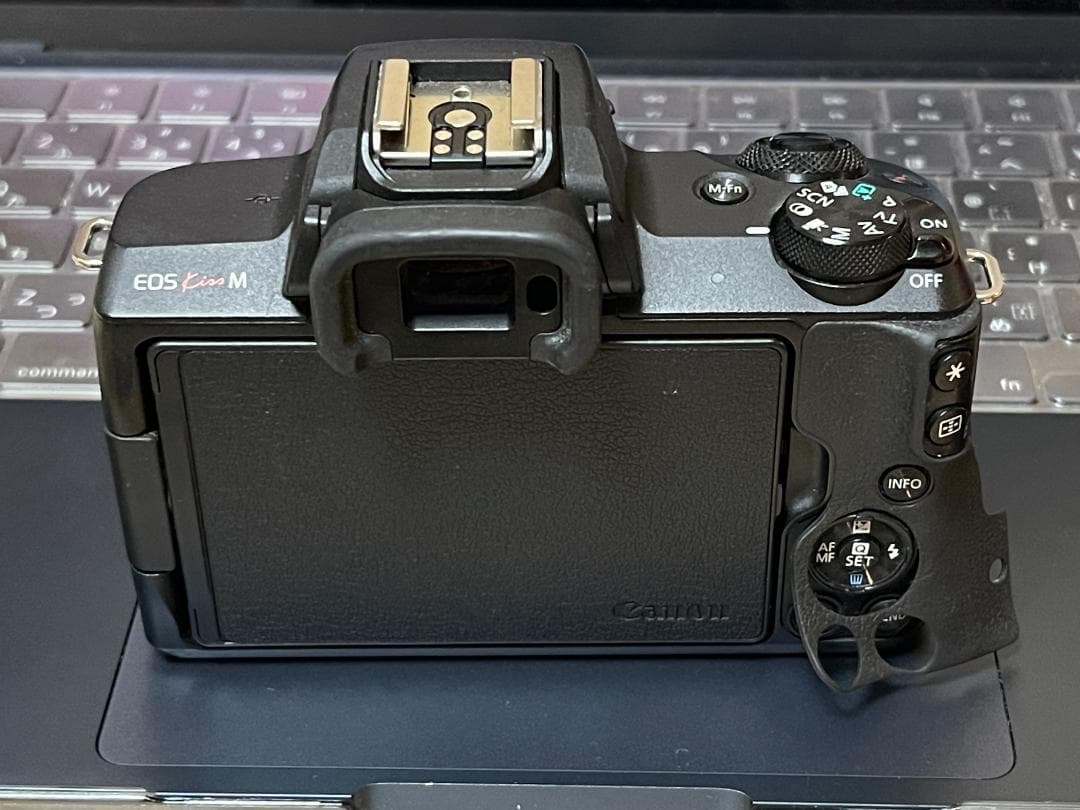 Canon EOS Kiss M（ボディ＋純正箱）単品出品