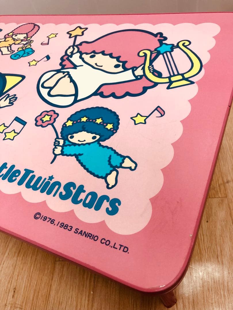 キキララ　テーブル　レトロ