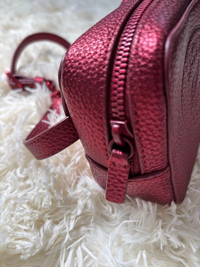 【極美品】ラコステ　赤　メタリックカラー　レザー ボディバック