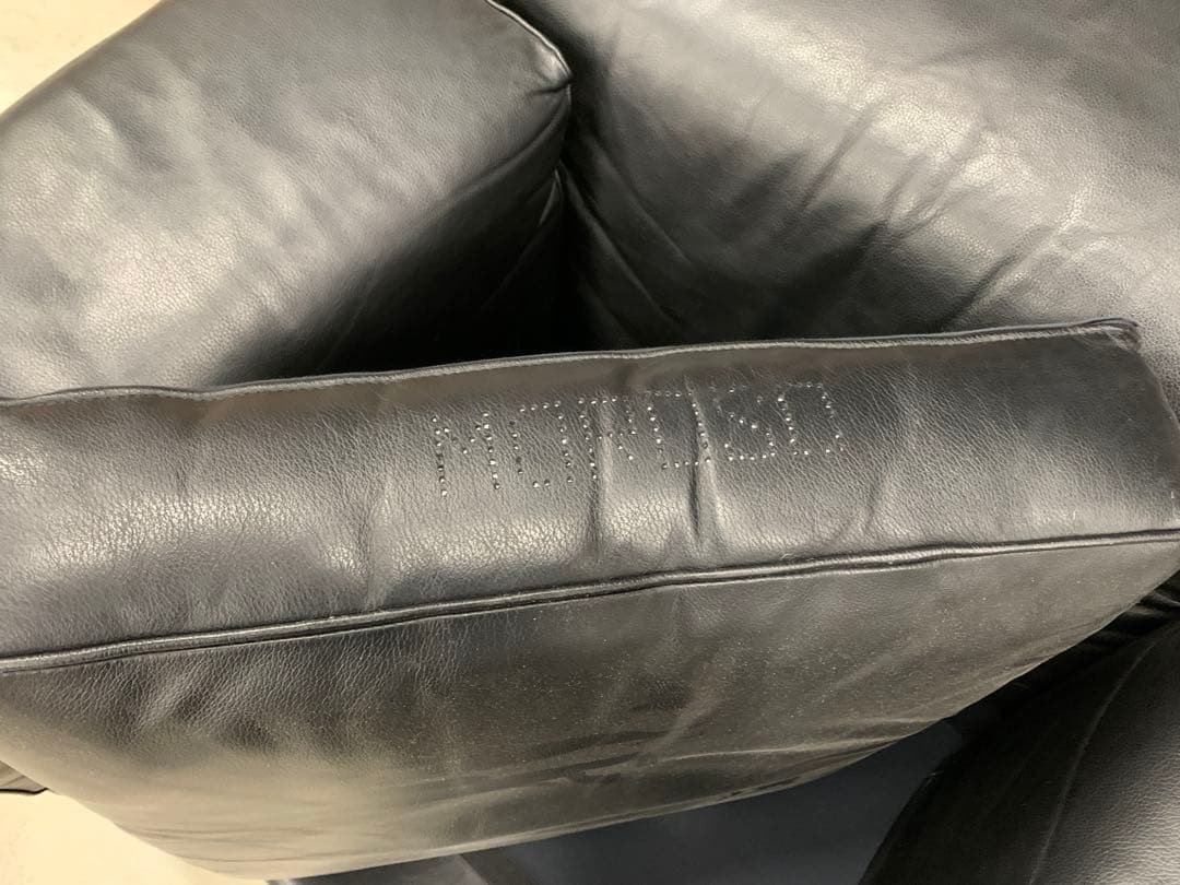Moroso 黒のレザー1人掛けソファ　アントニオチッテリオ