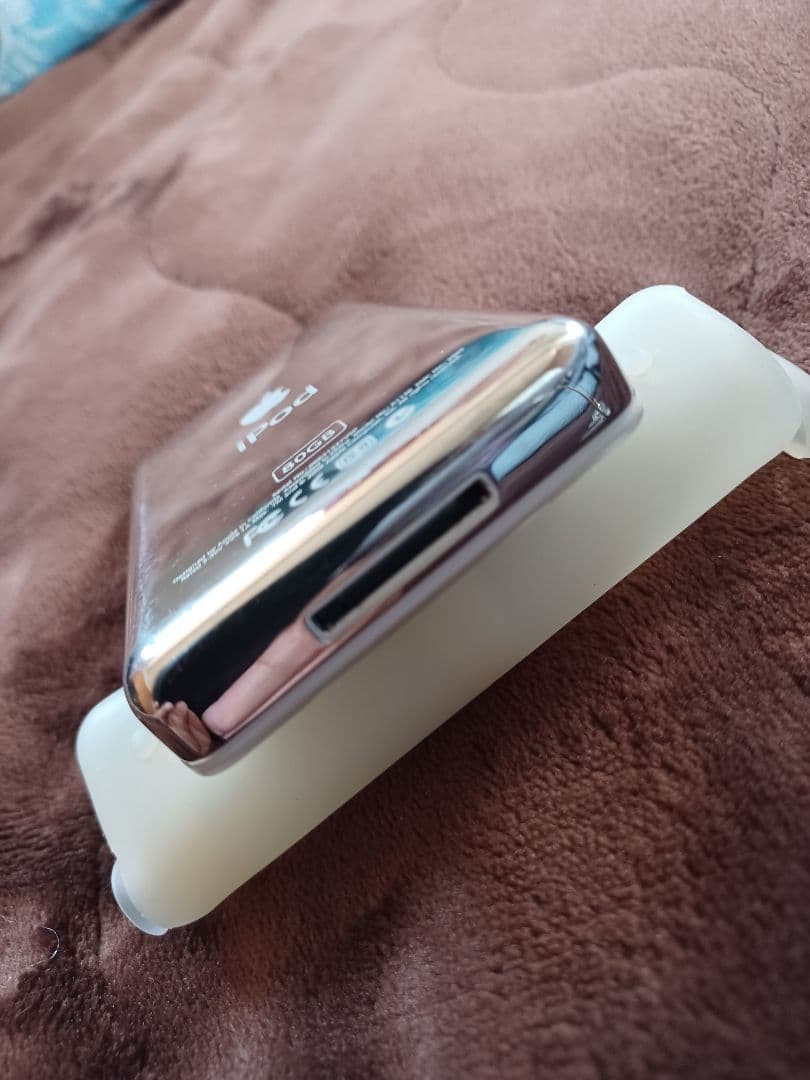 【美品】Apple iPod クラシック　ホワイト 80GB USBケーブル付き