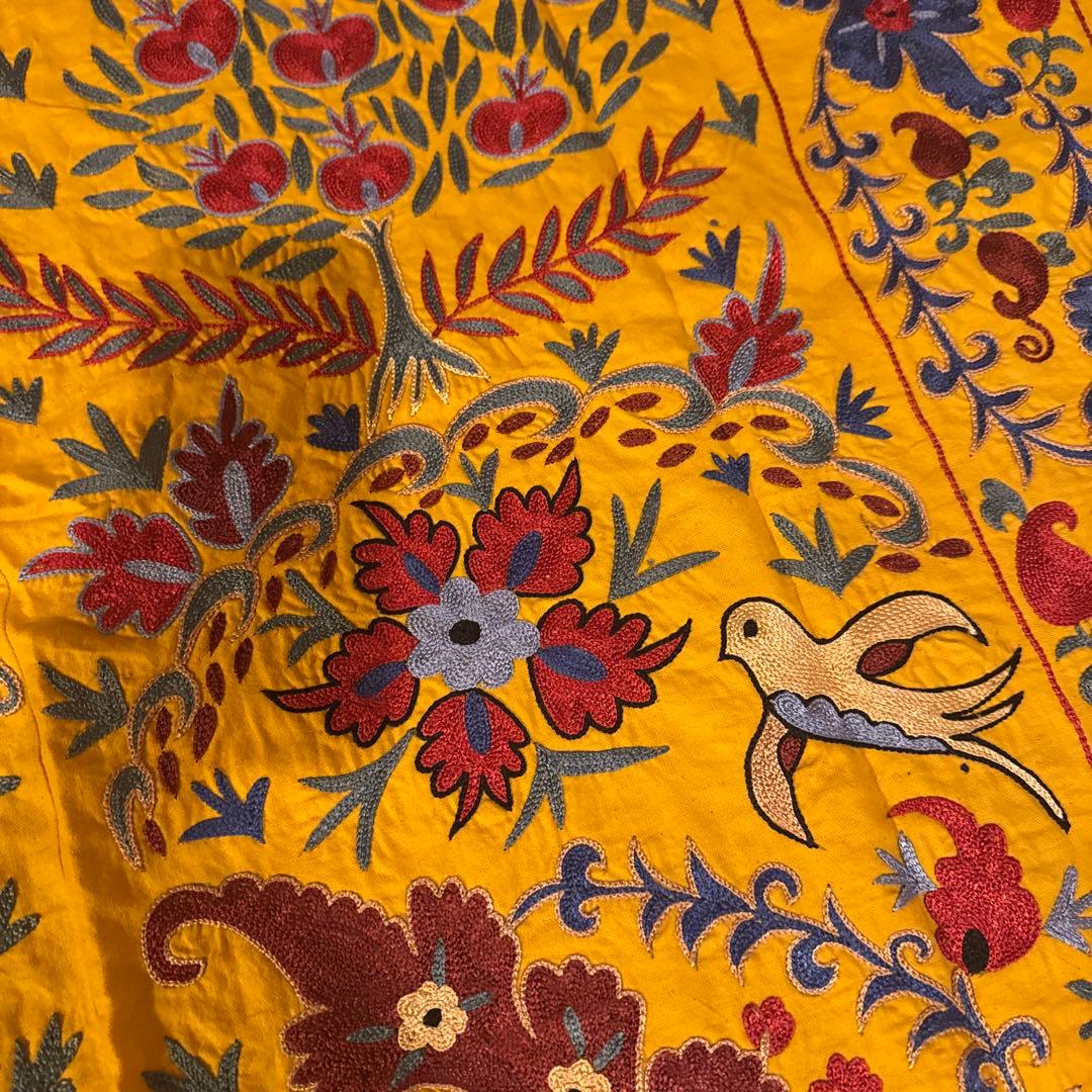 新品　スザニ　花柄刺繍の黄色