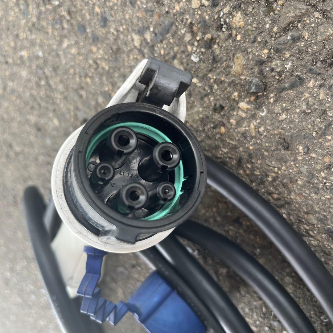 三菱アウトランダー充電ケーブル