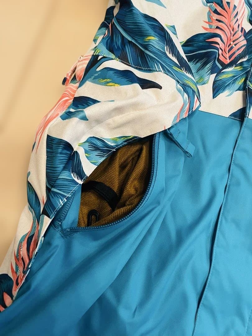 【新品・タグ付】BILLABONGフローラル　スノーウェア　レディース　Mサイズ