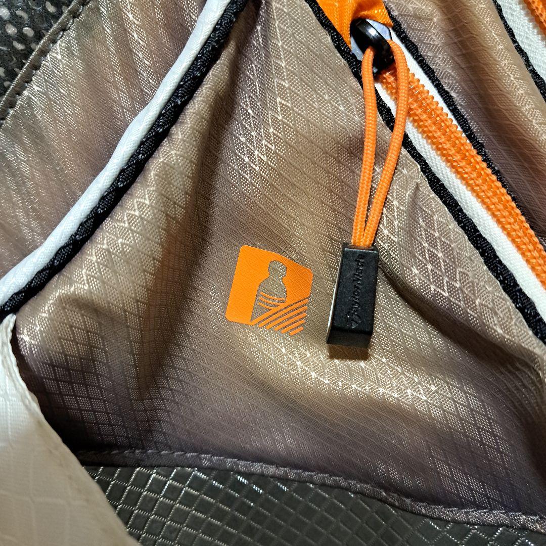 TaylorMade スタンド付きゴルフバッグ.フード付き.9.5インチ。