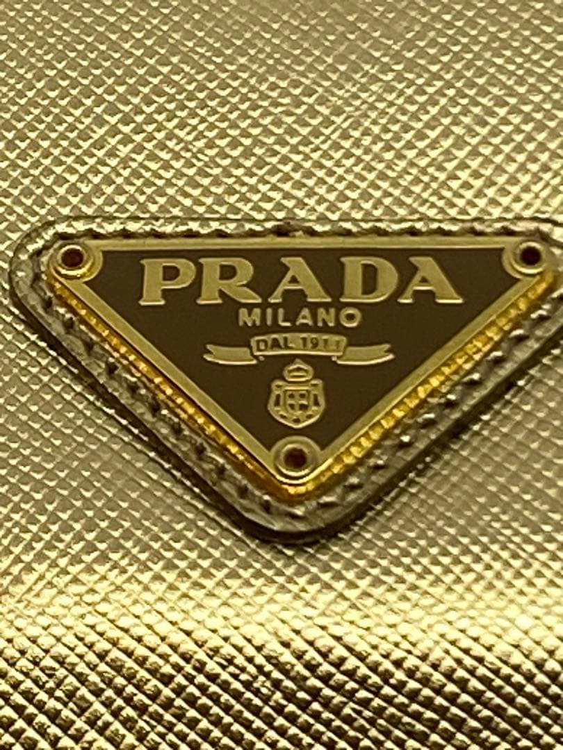 Prada プラダ　iPad ケース