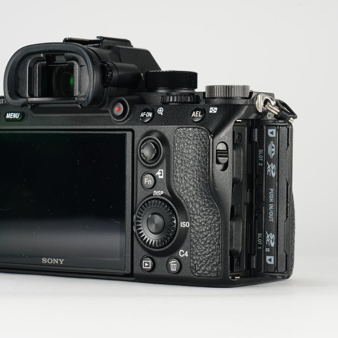 【レンズ未使用】 SONY α7RIII 4240万画素 α7IIIと差をつけろ