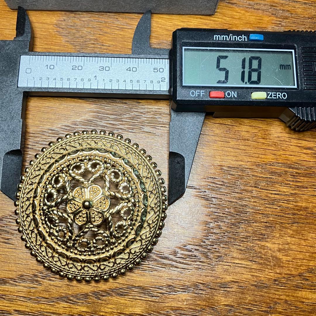 Christian Dior 円形ブローチ