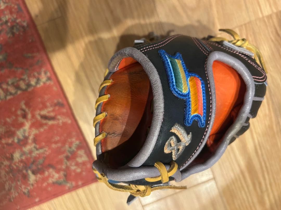 軟式グローブ 黒と青のレザー