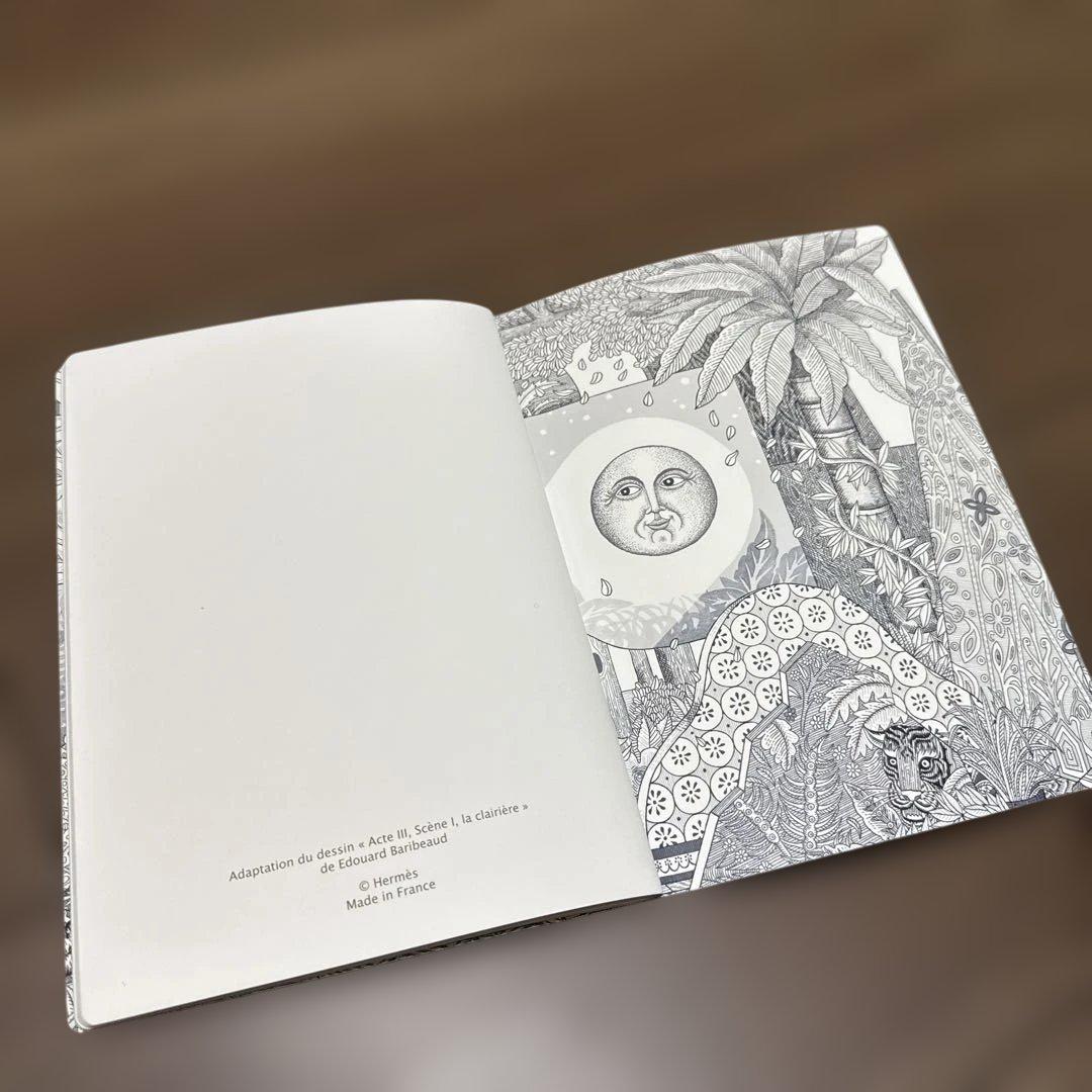 HERMES エルメス　カラフルな自然モチーフのA5ノート