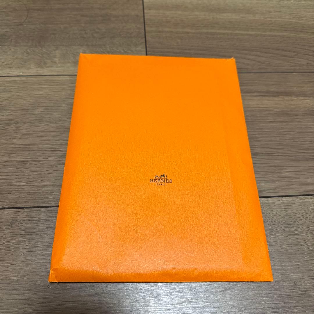 HERMES エルメス　カラフルな自然モチーフのA5ノート