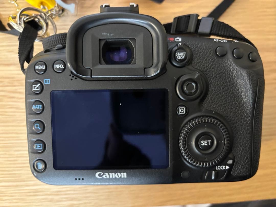 Canon EOS 7D Mark II デジタル一眼レフ