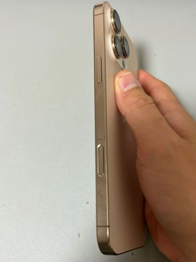 美品iPhone16 Pro Max 256GBデザートチタニウム SIMフリー