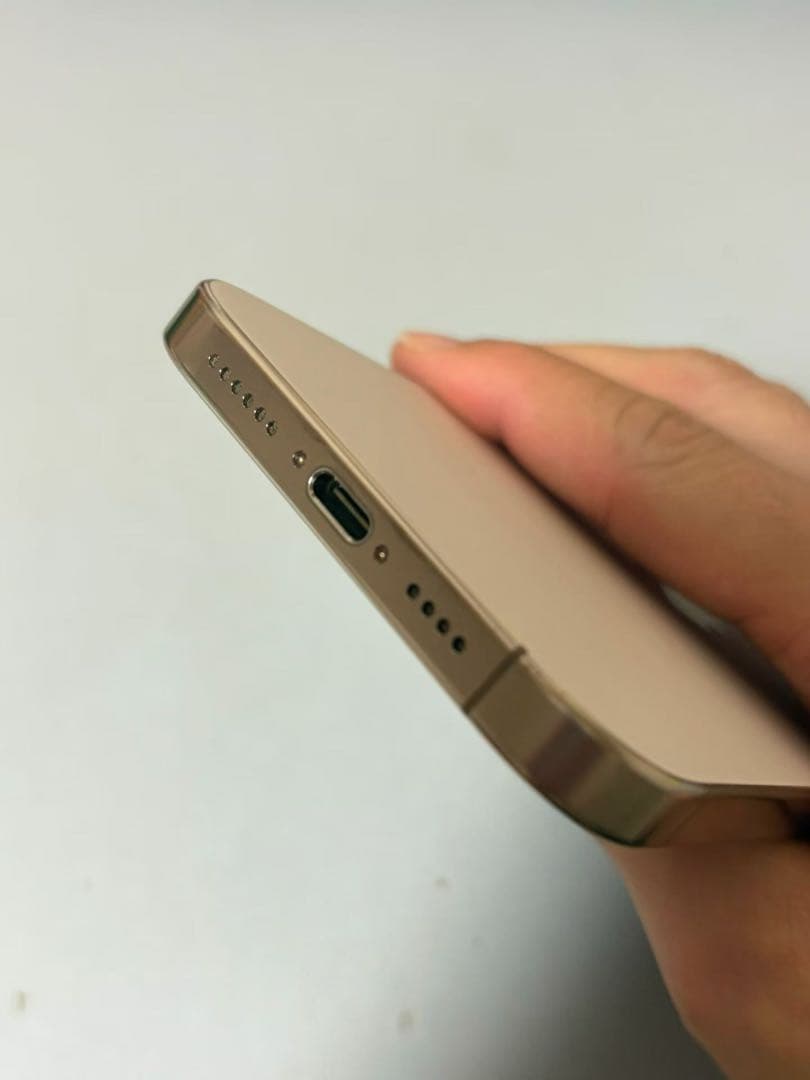 美品iPhone16 Pro Max 256GBデザートチタニウム SIMフリー