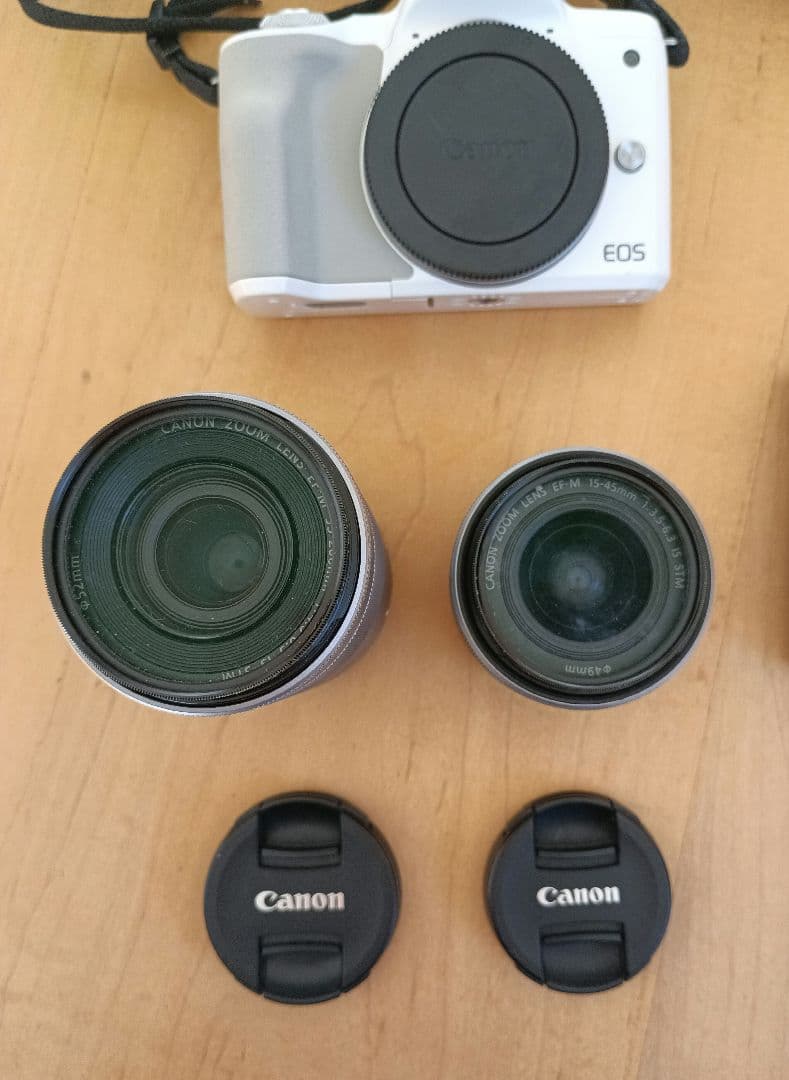 Canon EOS　kiss M ミラーレスカメラ 本体とレンズ2個
