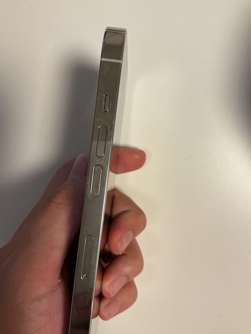 iPhone 14Pro シルバー 背面ひび割れ