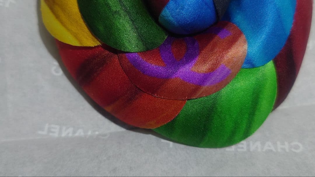 CHANEL マルチカラー　カメリアブローチ