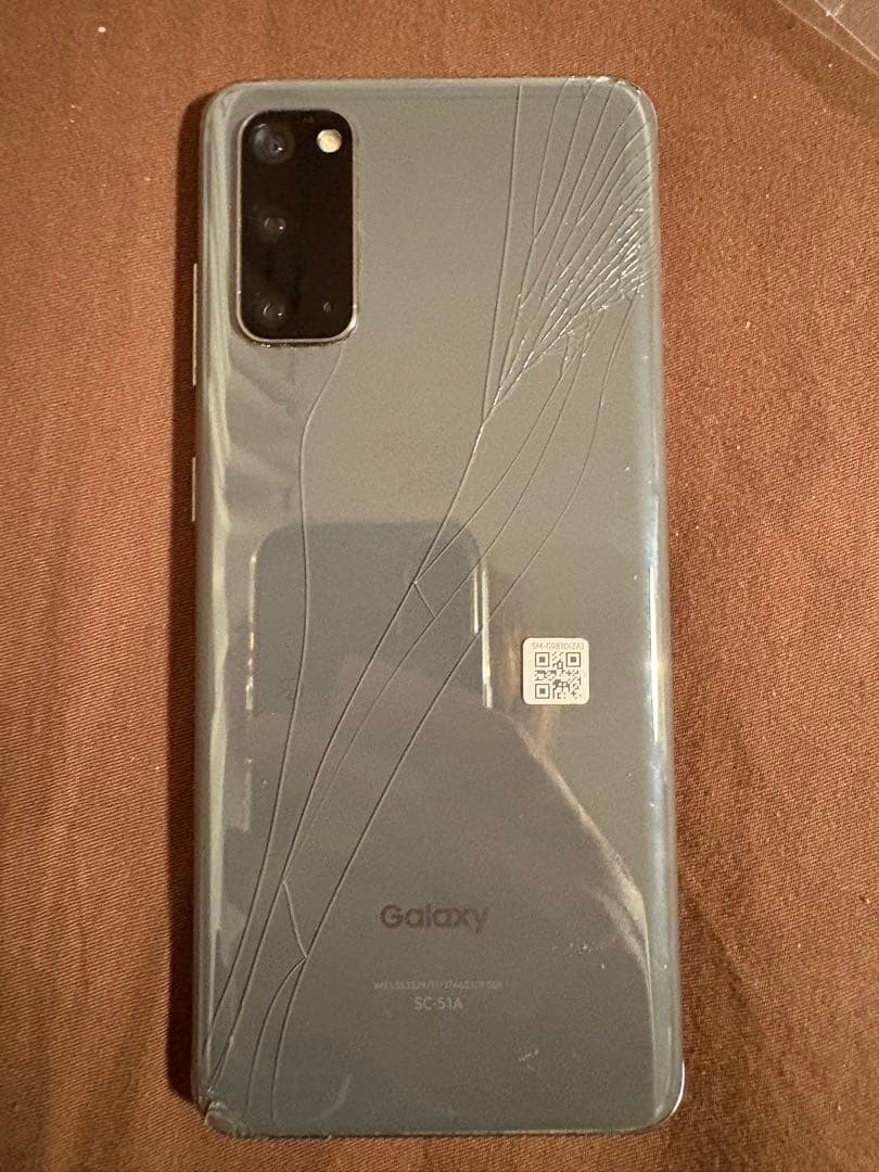 Galaxy SC-51A グレー 背面ひび割れあり