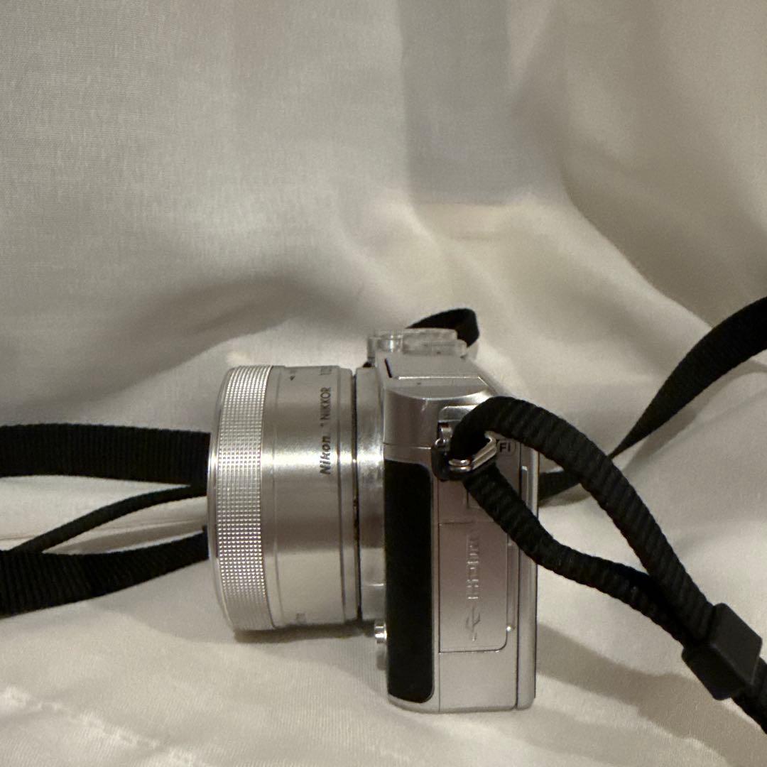 Nikon 1 J5 本体＋バッテリー＋充電器／レンズ動作不良