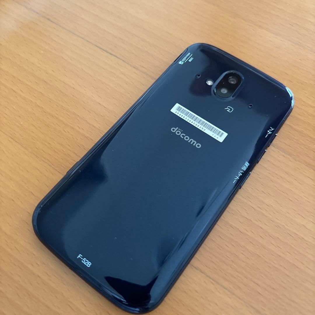 docomo F-52B スマートフォン本体　らくらくスマートフォン