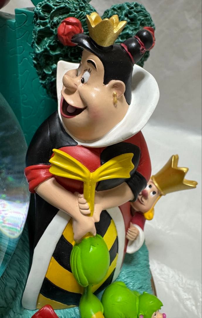 ディズニーストア 不思議の国のアリス オルゴール付きスノーグローブ